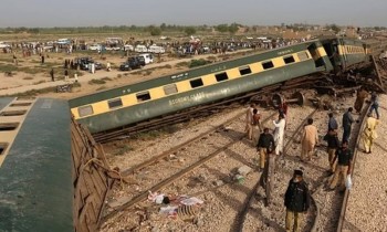 पाकिस्तान रेल दुर्घटनामा मत्यु हुनेको सङ्ख्या ३० पुग्यो, १०० भन्दा बढी घाइते